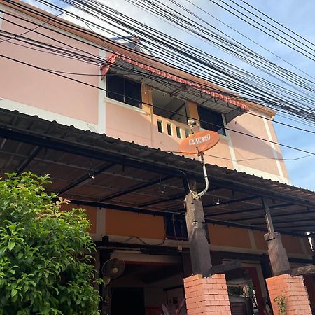 Jj Guesthouse Chiang Mai Bagian luar foto