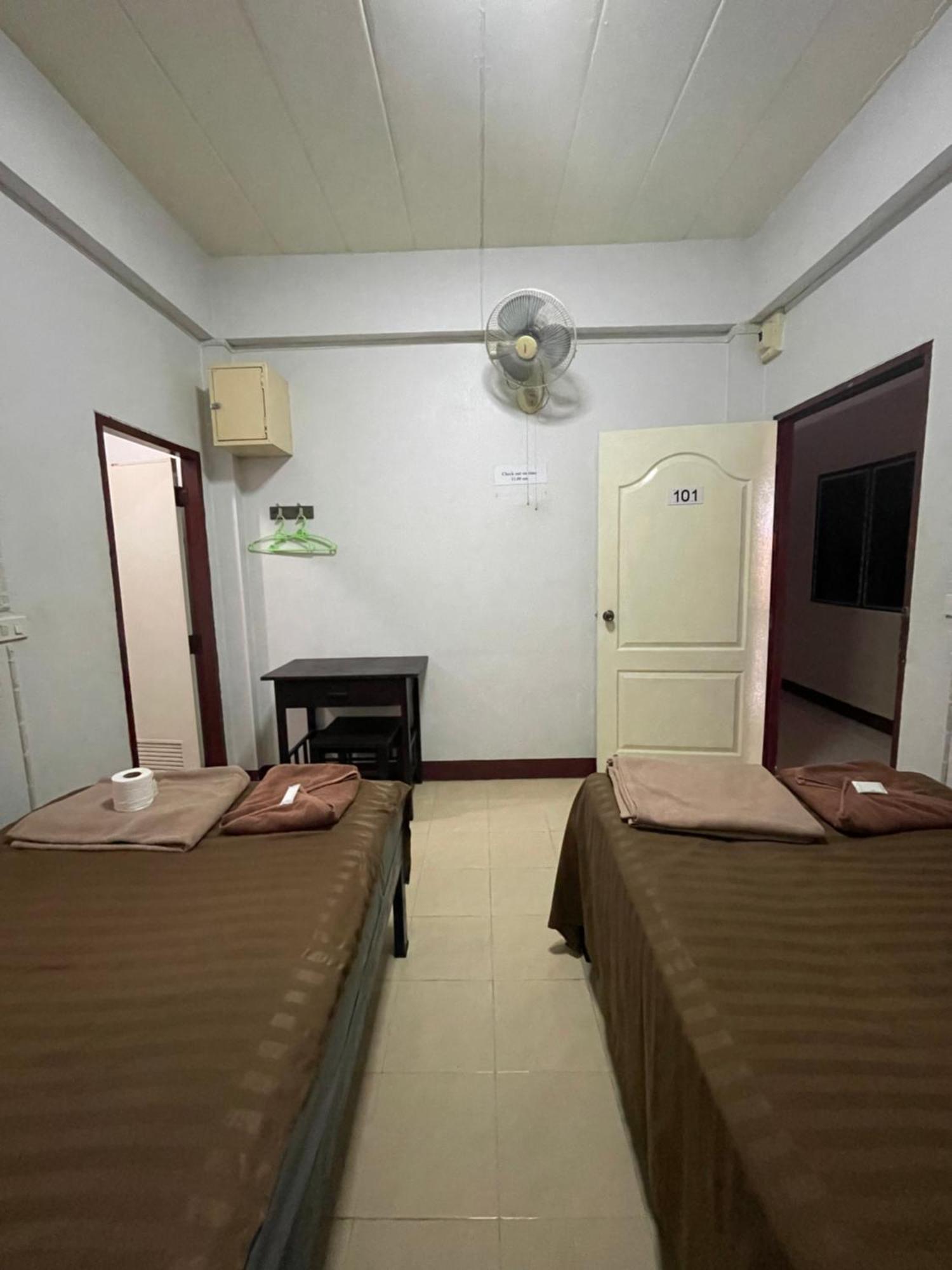 Jj Guesthouse Chiang Mai Bagian luar foto