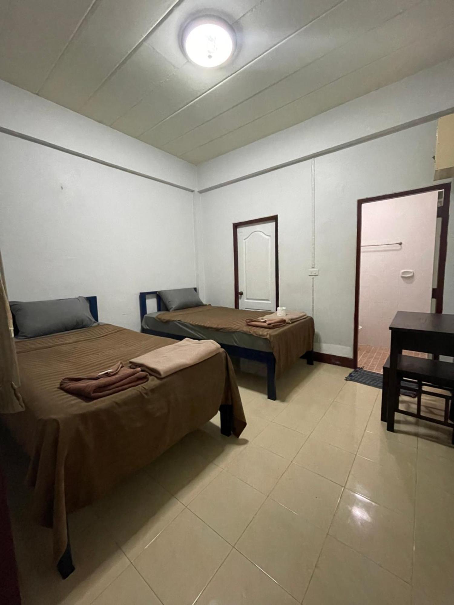 Jj Guesthouse Chiang Mai Bagian luar foto