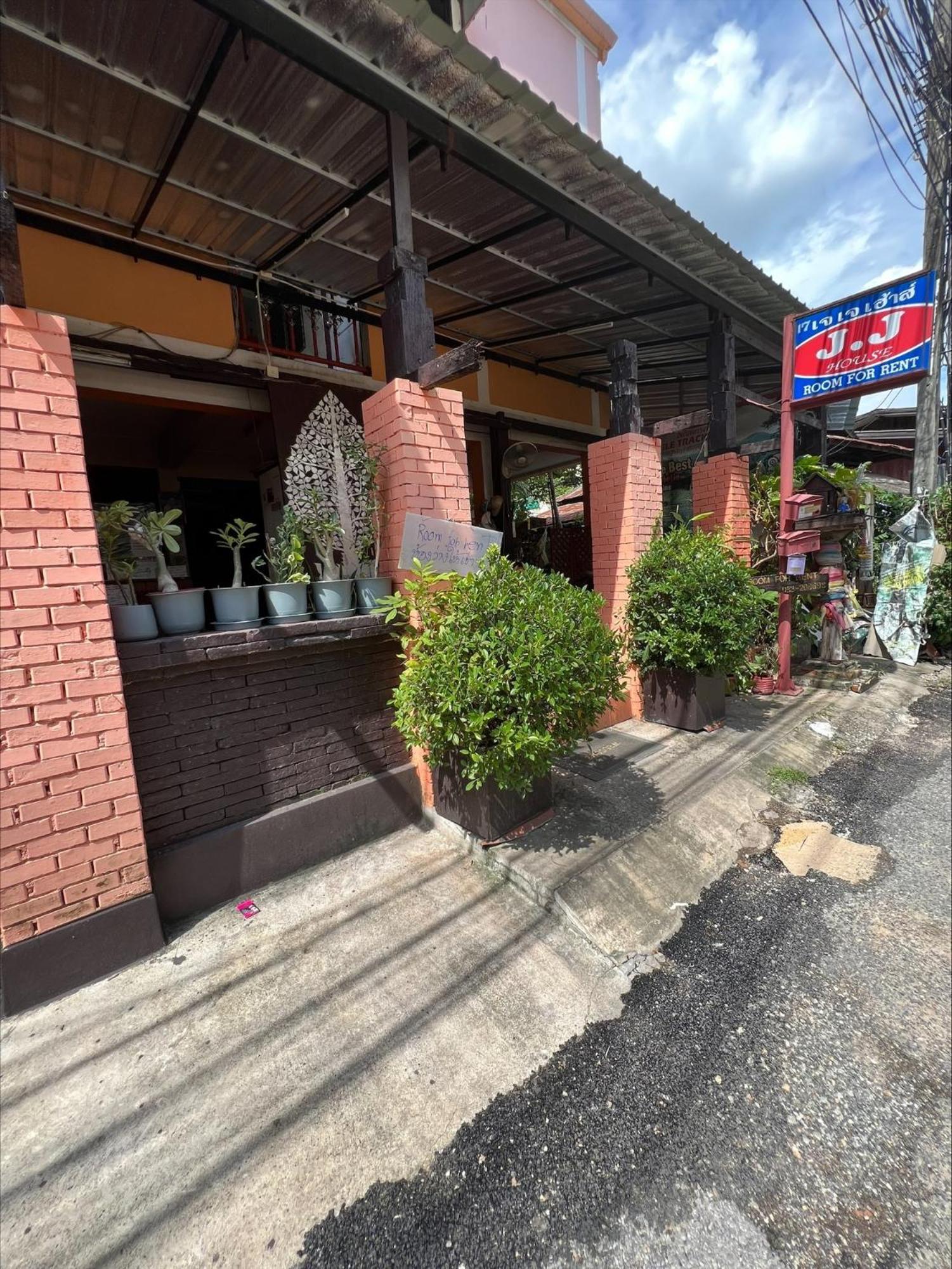 Jj Guesthouse Chiang Mai Bagian luar foto