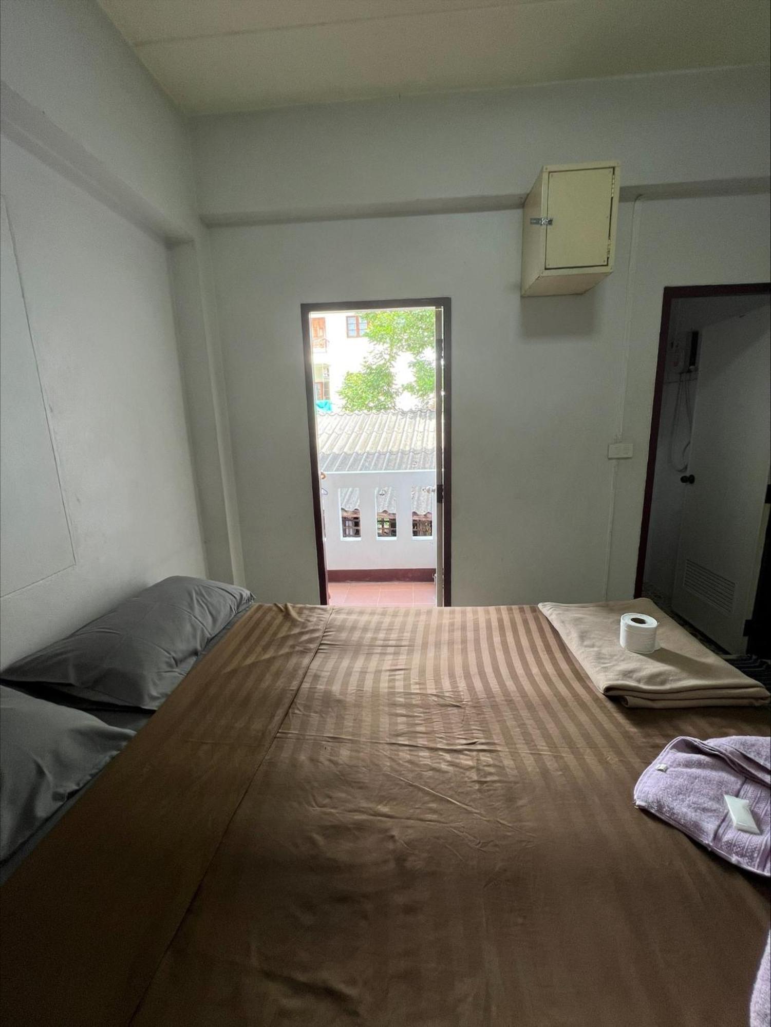 Jj Guesthouse Chiang Mai Bagian luar foto