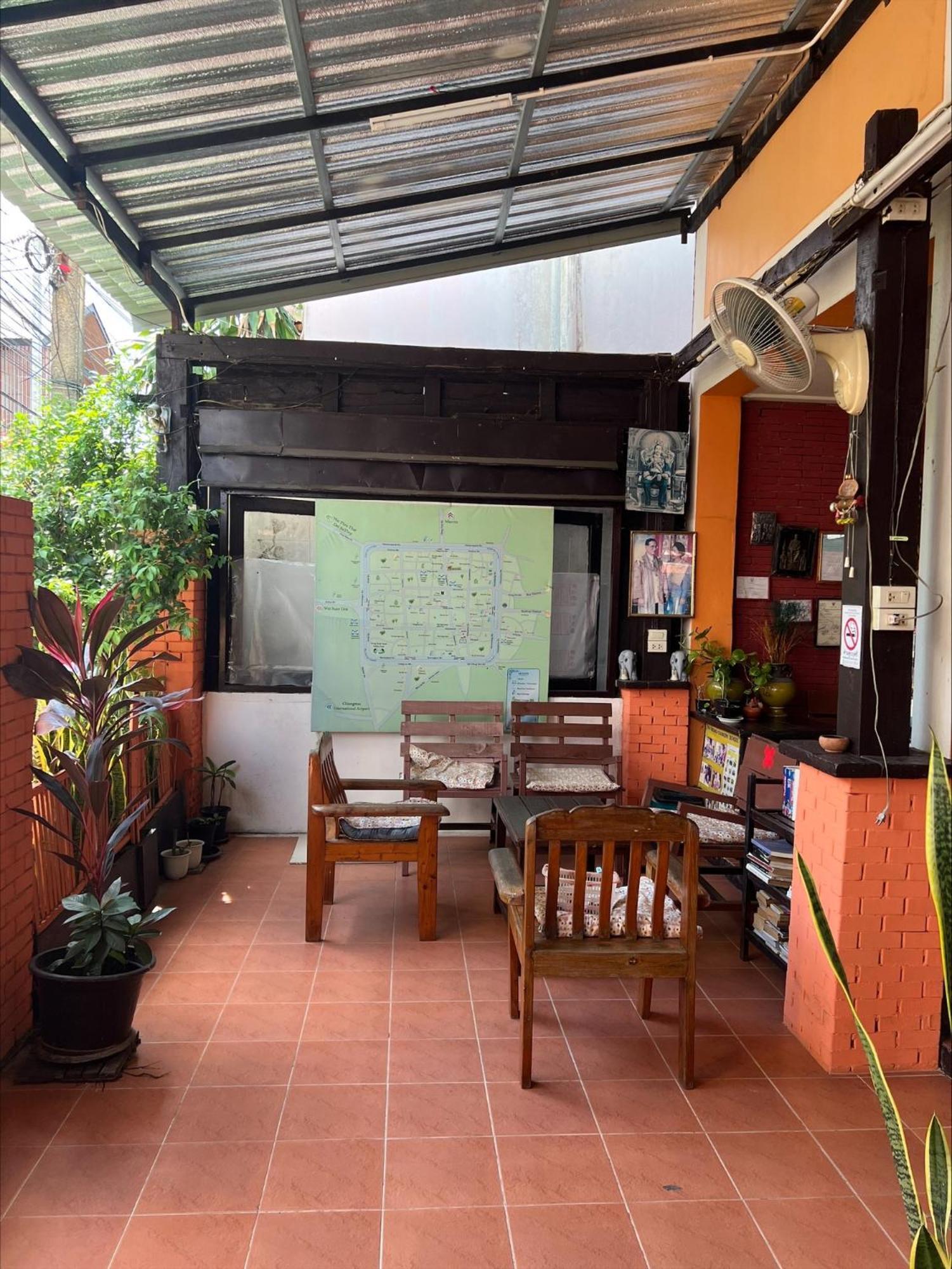 Jj Guesthouse Chiang Mai Bagian luar foto